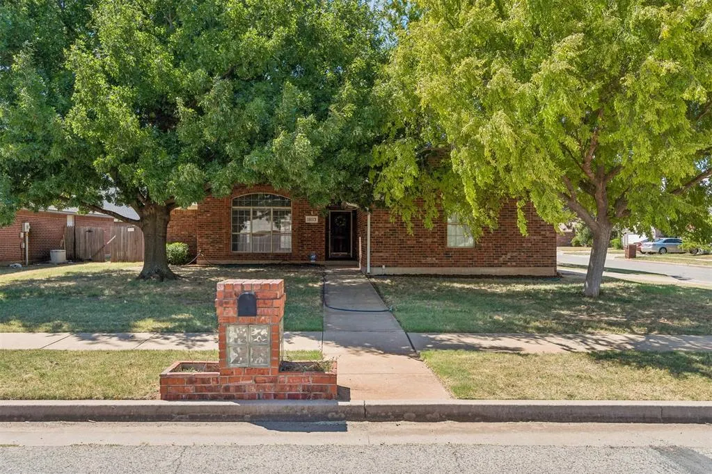 Front exterior — 18113 Laurel Oak Drive, Edmond, OK 73012