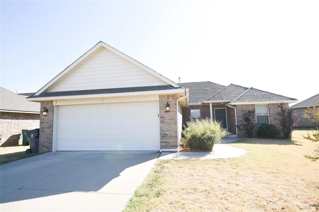 Photo 2 — 10612 Mountain Fork Drive, Yukon, OK 73099