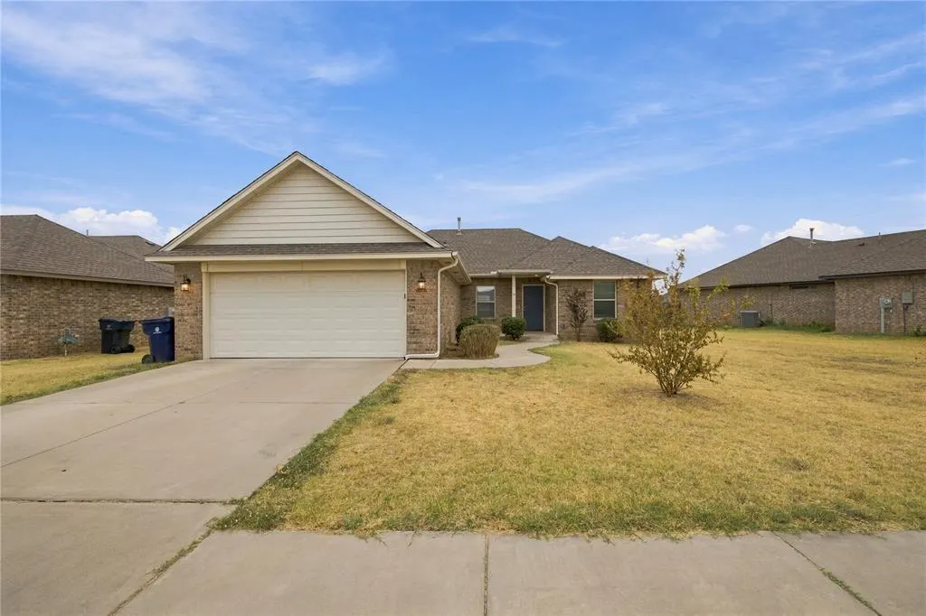 Front exterior — 10612 Mountain Fork Drive, Yukon, OK 73099
