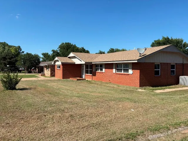 Photo 2 — 1442 22nd Street, Woodward, OK 73801