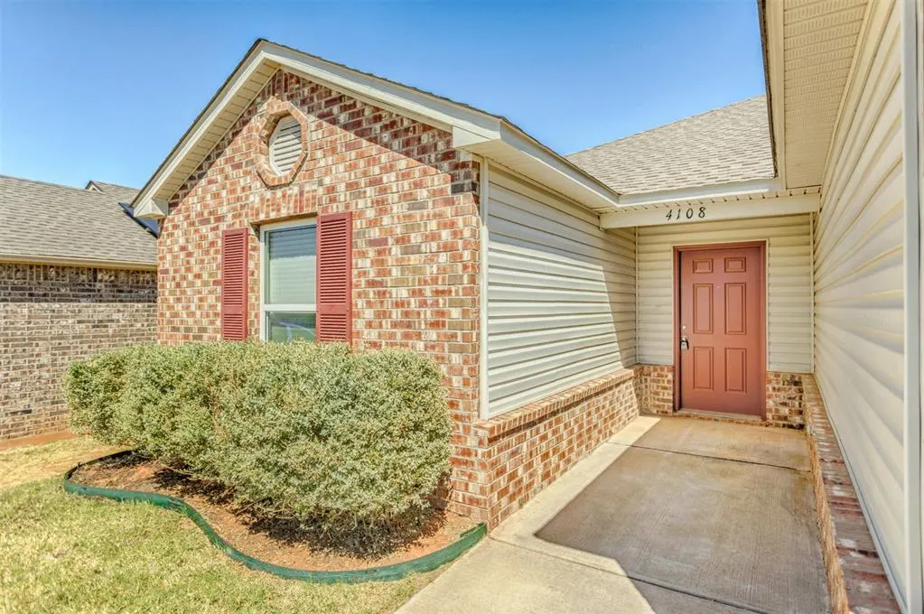 Photo 2 — 4108 Siena Ridge Boulevard, Oklahoma City, OK 73179