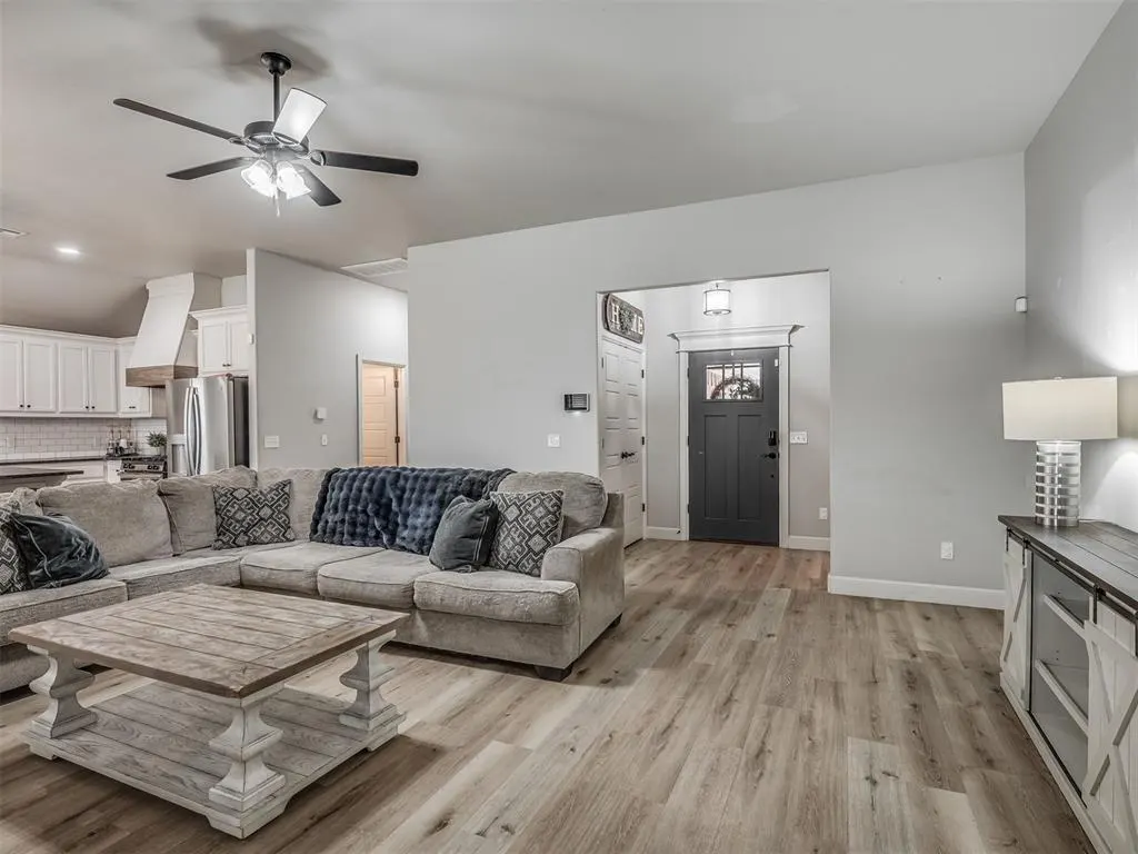 Photo 6 — 1915 Twisted Oak Court, Shawnee, OK 74804