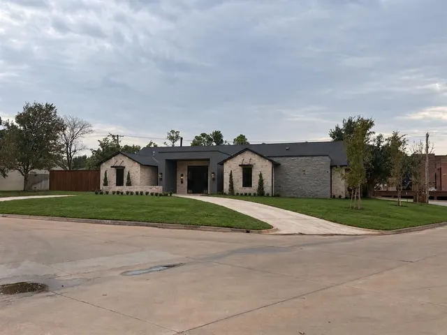 Front exterior — 1601 Randel Road, Nichols Hills, OK 73116
