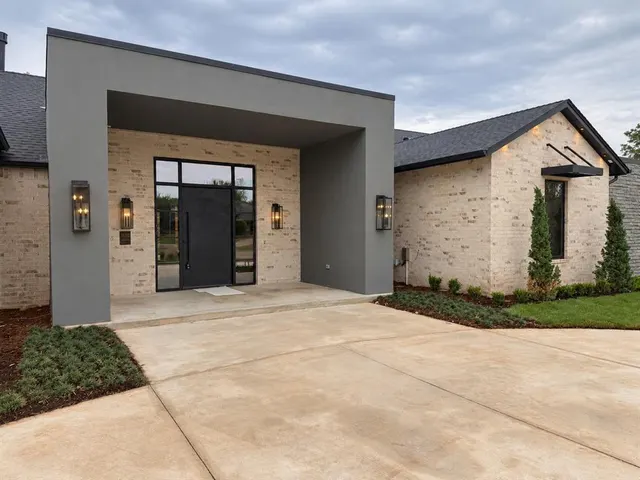 Photo 2 — 1601 Randel Road, Nichols Hills, OK 73116