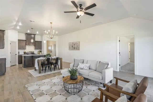 Photo 4 — 12009 NW 121st Circle, Yukon, OK 73099