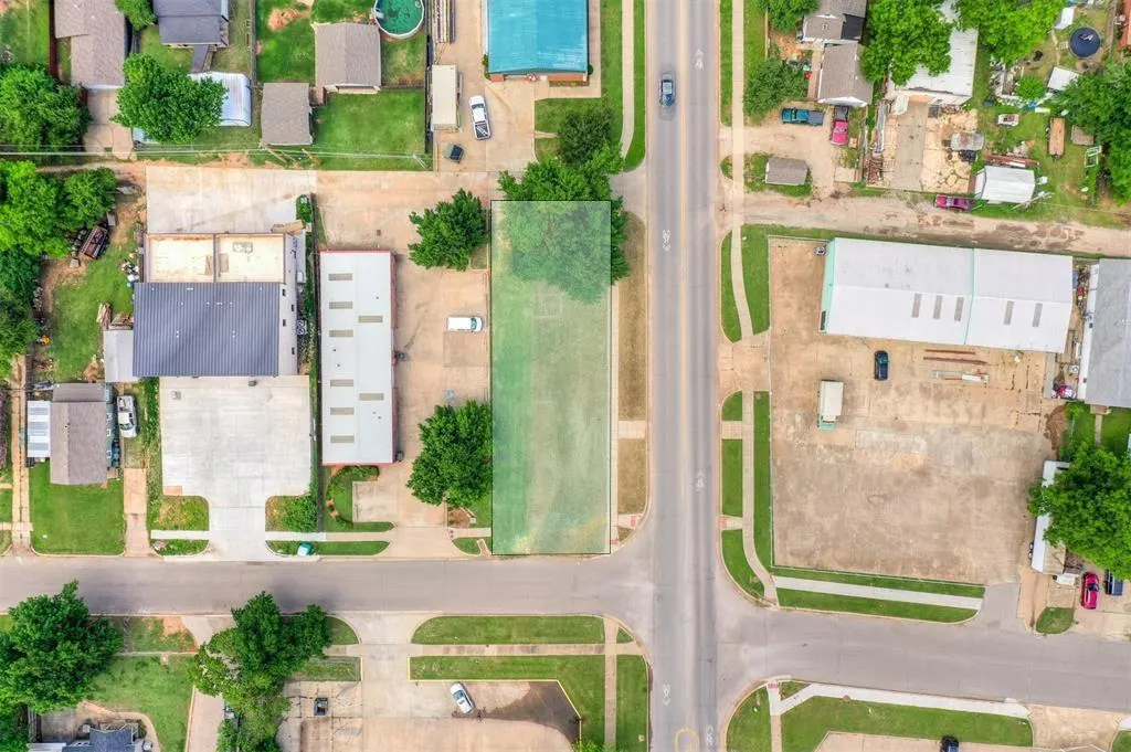Photo 2 — 101 S Fretz Avenue, Edmond, OK 73003