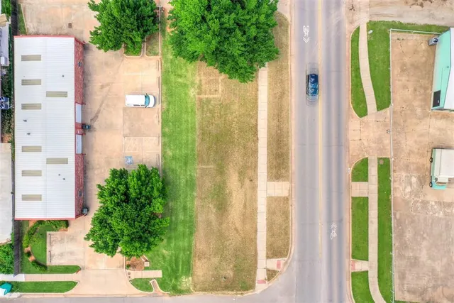 Photo 3 — 101 S Fretz Avenue, Edmond, OK 73003