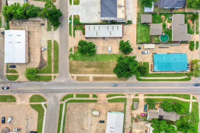 Photo 4 — 101 S Fretz Avenue, Edmond, OK 73003