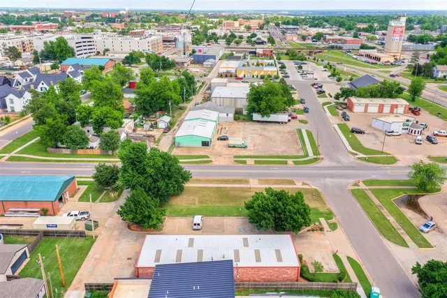 Photo 7 — 101 S Fretz Avenue, Edmond, OK 73003