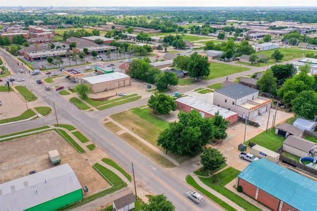 Photo 8 — 101 S Fretz Avenue, Edmond, OK 73003