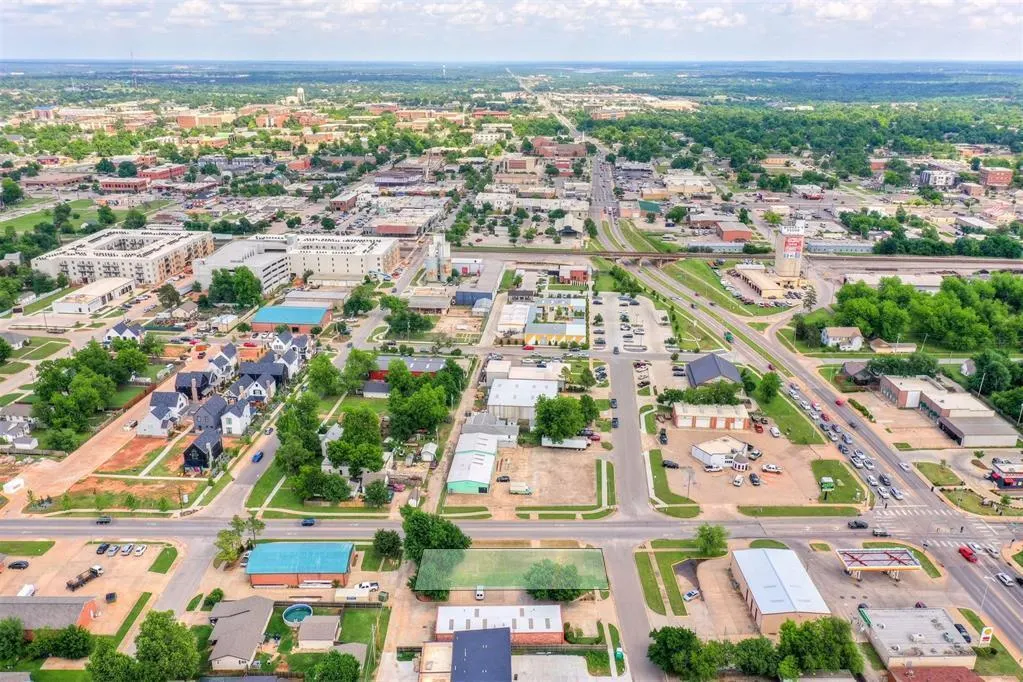 Photo 9 — 101 S Fretz Avenue, Edmond, OK 73003