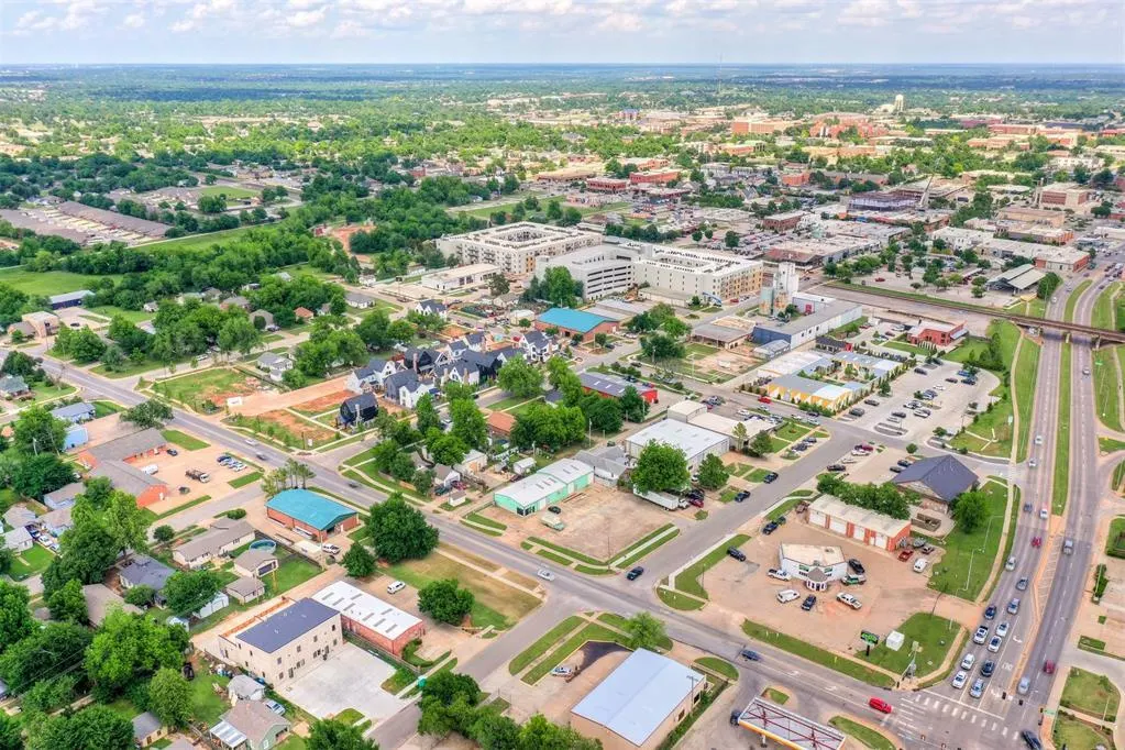 Photo 10 — 101 S Fretz Avenue, Edmond, OK 73003