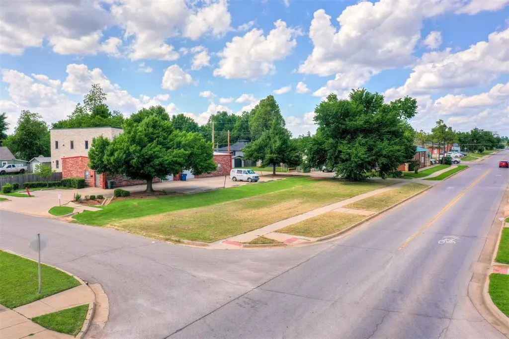 Photo 12 — 101 S Fretz Avenue, Edmond, OK 73003