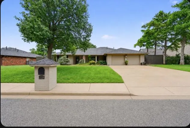 Front exterior — 220 Buena Vista Street, Altus, OK 73521
