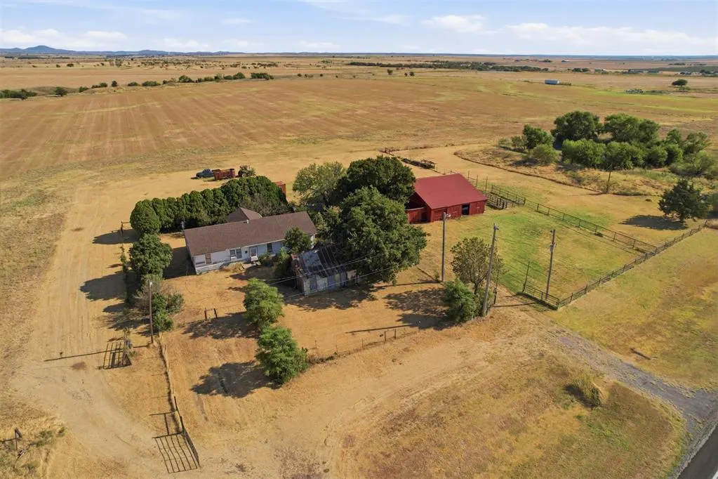 Photo 14 — 9110 SW Baseline Road, Faxon, OK 73540