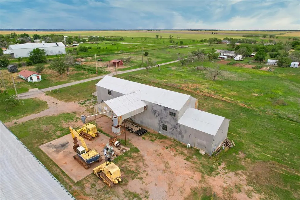Photo 5 — 110 N Border Street, Willow, OK 73673