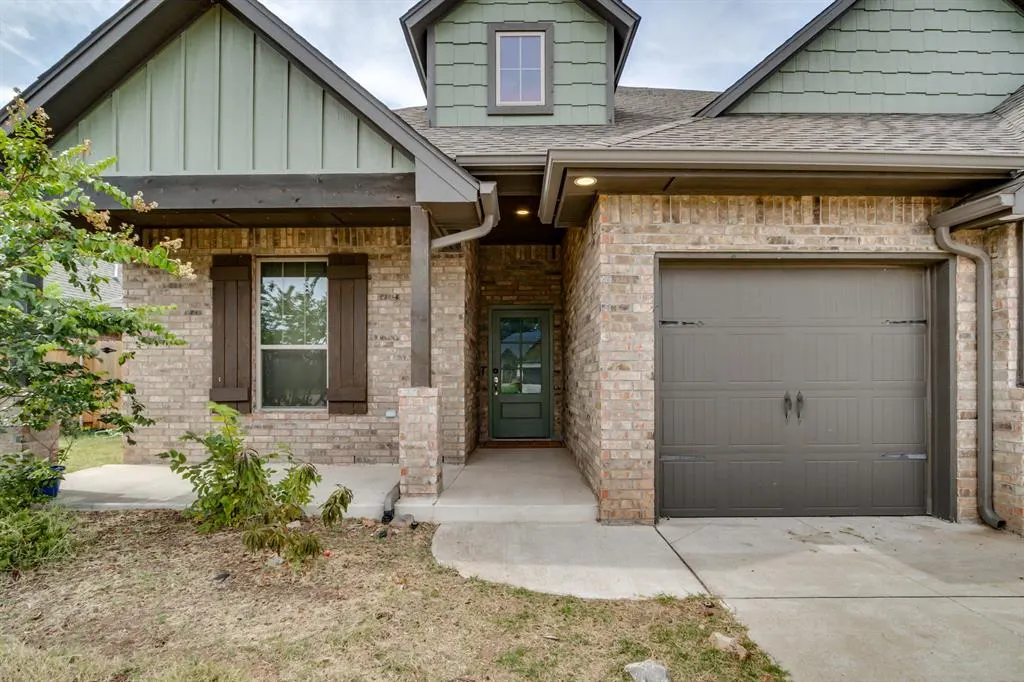 Front exterior — 512 E Barajas Terrace, Mustang, OK 73064