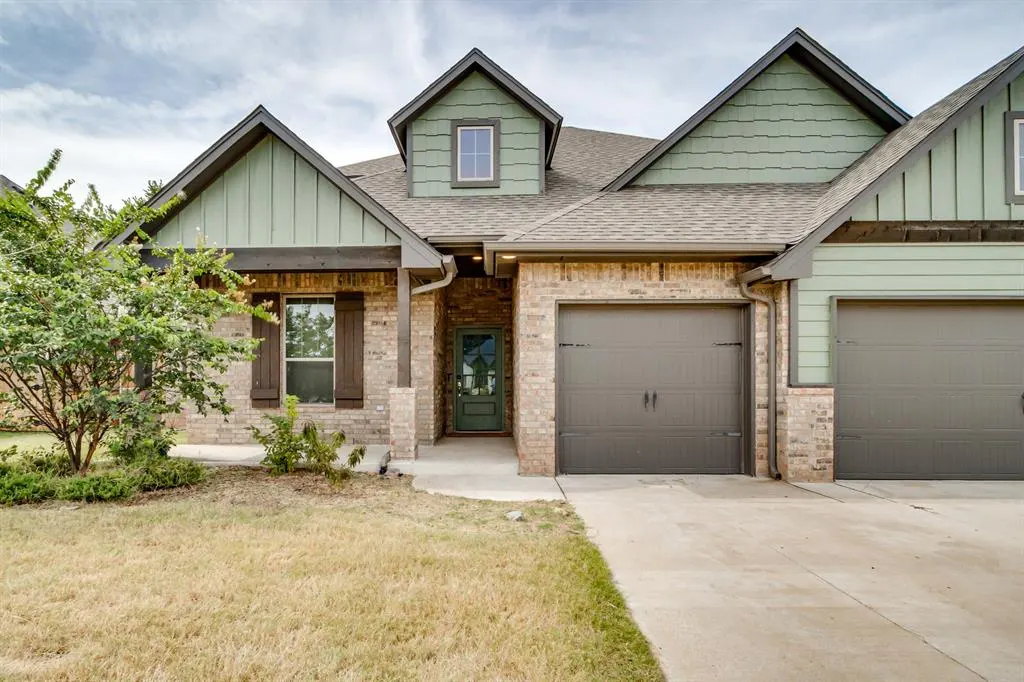 Photo 2 — 512 E Barajas Terrace, Mustang, OK 73064