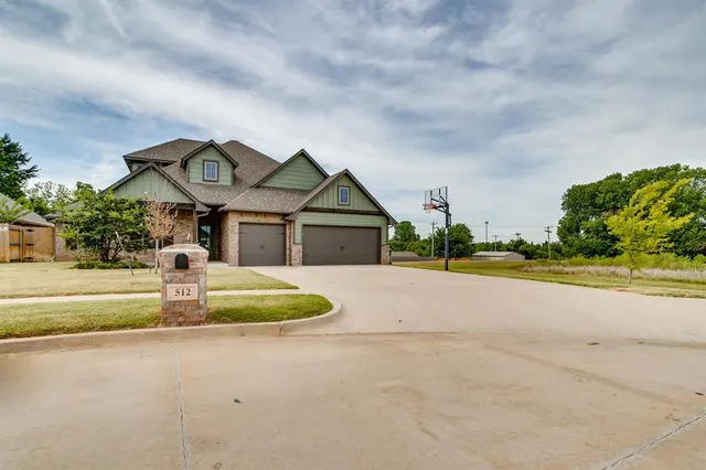 Photo 3 — 512 E Barajas Terrace, Mustang, OK 73064