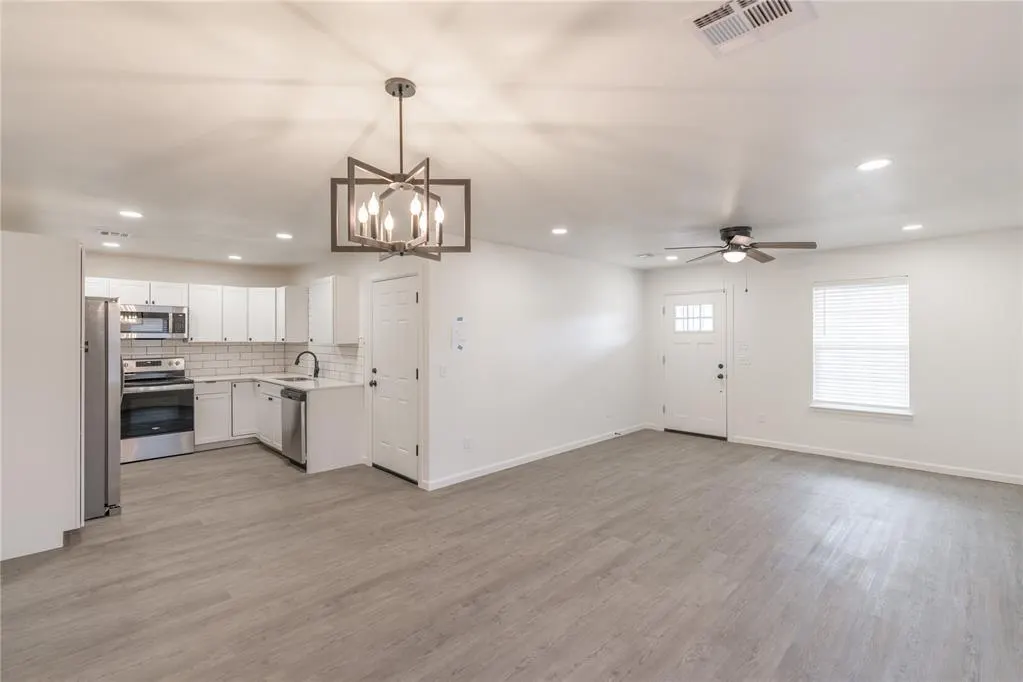 Photo 4 — 566 Parkhill Circle, Newcastle, OK 73065