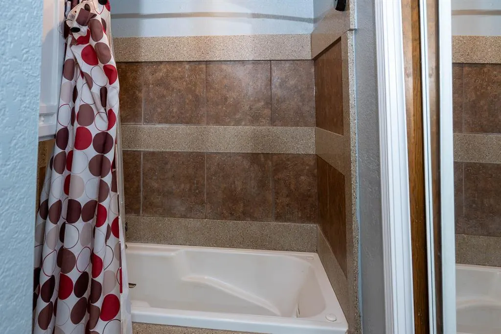 Photo 13 — 321 Grissom Drive, Elk City, OK 73644