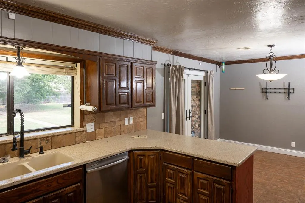 Photo 15 — 321 Grissom Drive, Elk City, OK 73644