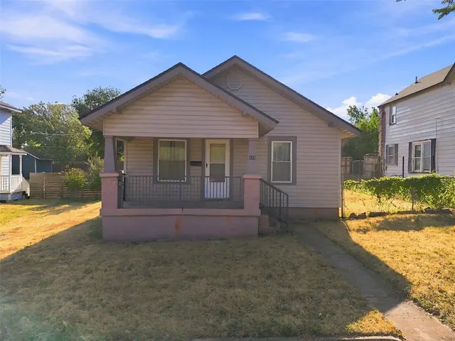 Photo 2 — 319 S 10th Street, Kingfisher, OK 73750