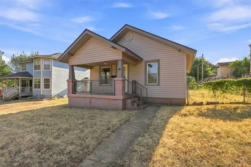 Photo 3 — 319 S 10th Street, Kingfisher, OK 73750