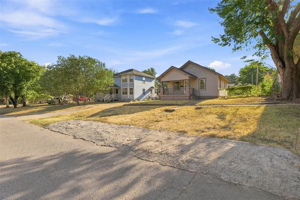 Photo 5 — 319 S 10th Street, Kingfisher, OK 73750