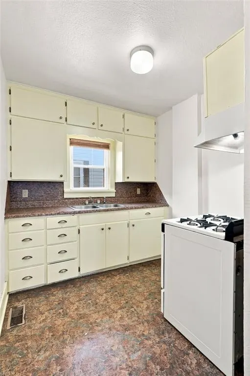Photo 19 — 319 S 10th Street, Kingfisher, OK 73750