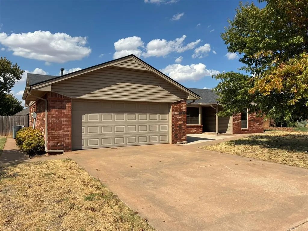 Front exterior — 618 Hoehner Avenue, Okarche, OK 73762