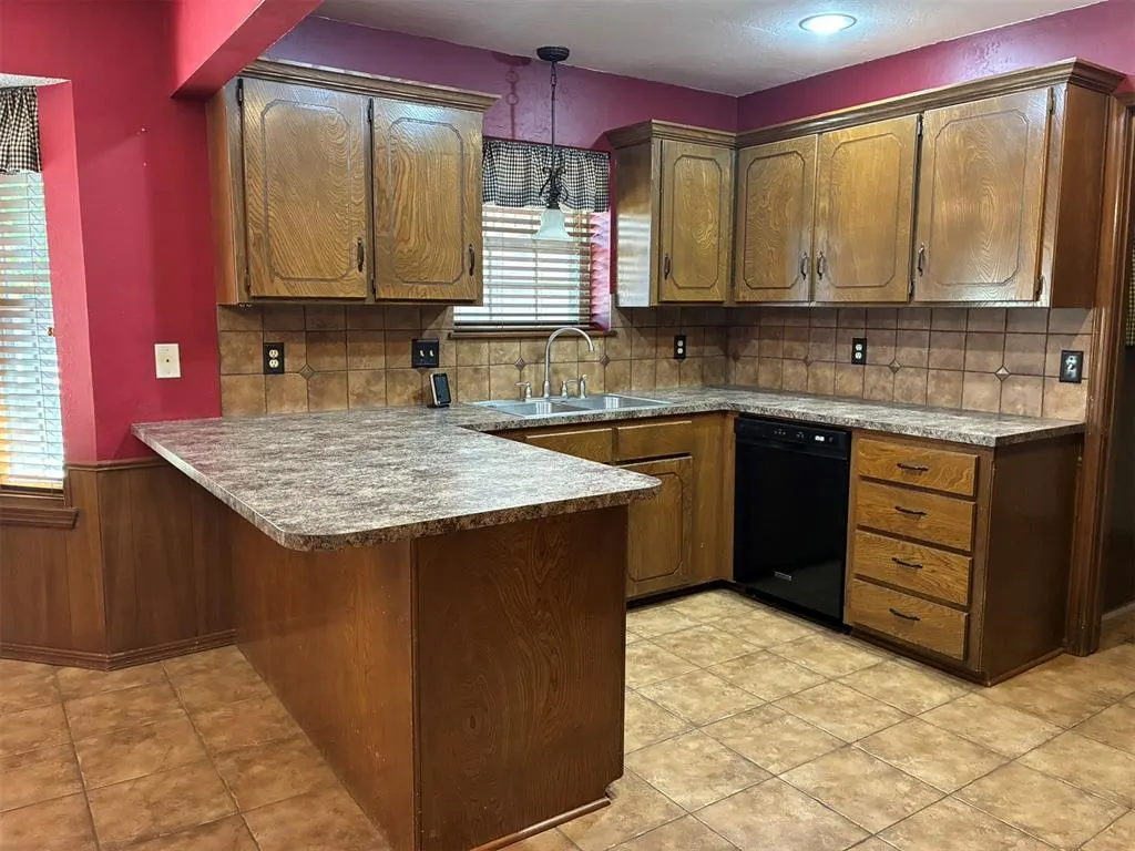 Photo 6 — 618 Hoehner Avenue, Okarche, OK 73762