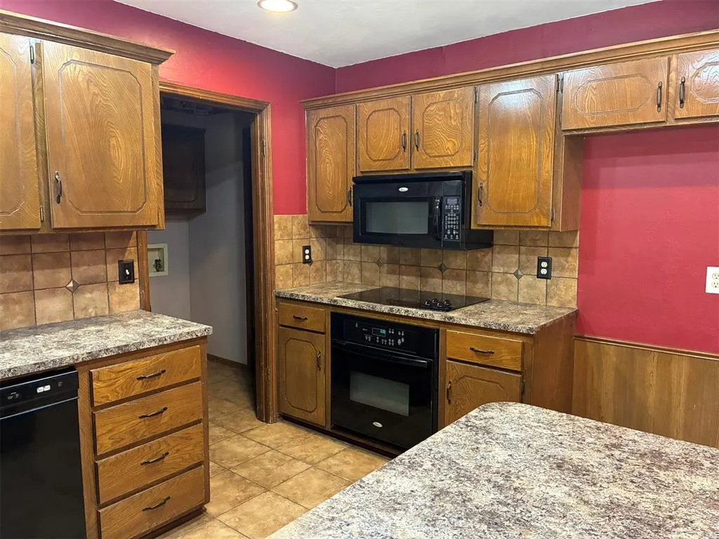 Photo 7 — 618 Hoehner Avenue, Okarche, OK 73762