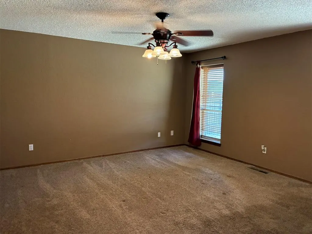 Photo 8 — 618 Hoehner Avenue, Okarche, OK 73762