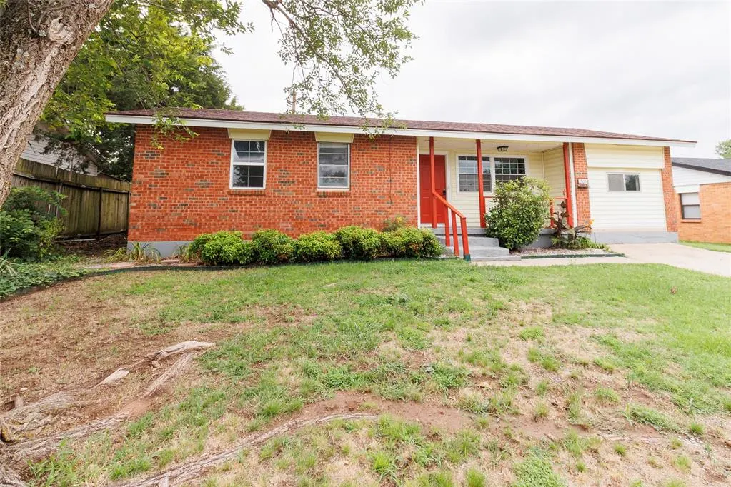Photo 2 — 205 Oak Street, Elgin, OK 73538
