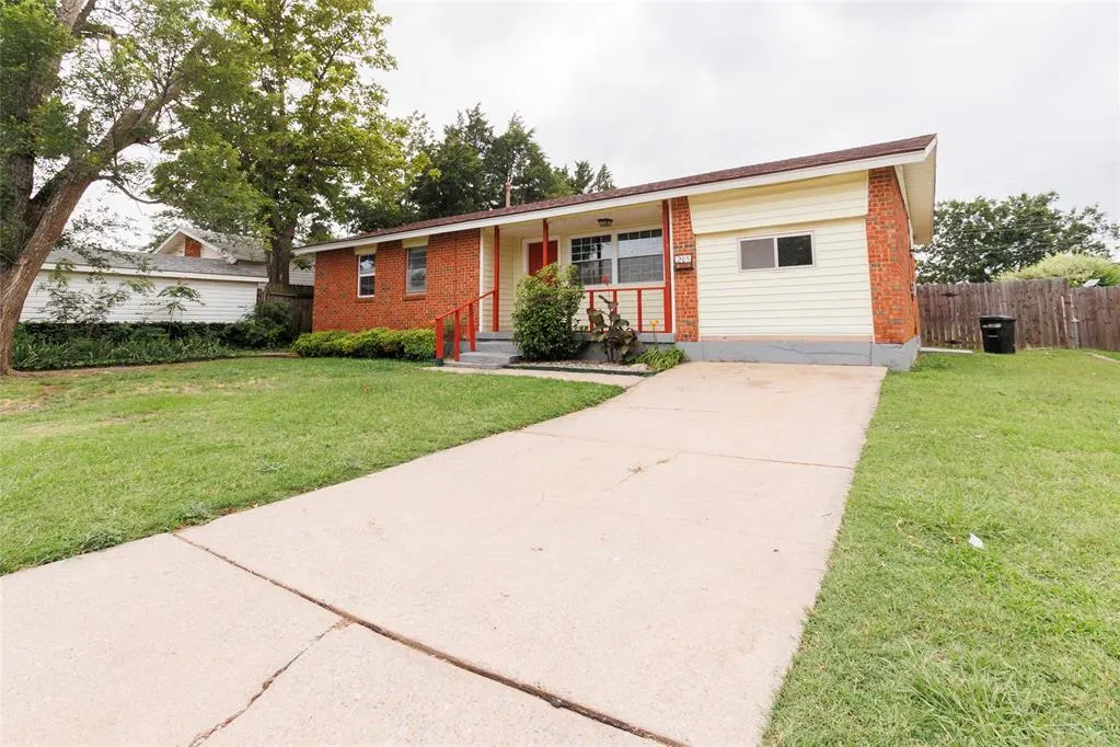 Photo 3 — 205 Oak Street, Elgin, OK 73538