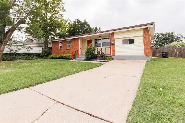 Photo 3 — 205 Oak Street, Elgin, OK 73538
