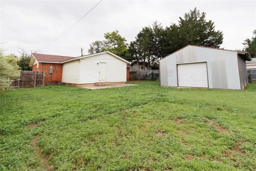 Photo 21 — 205 Oak Street, Elgin, OK 73538