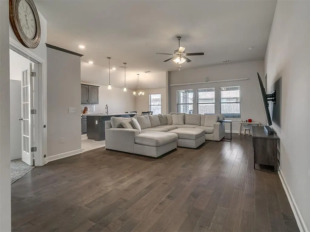 Photo 3 — 469 Nest Circle, Yukon, OK 73099