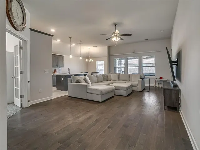 Photo 3 — 469 Nest Circle, Yukon, OK 73099