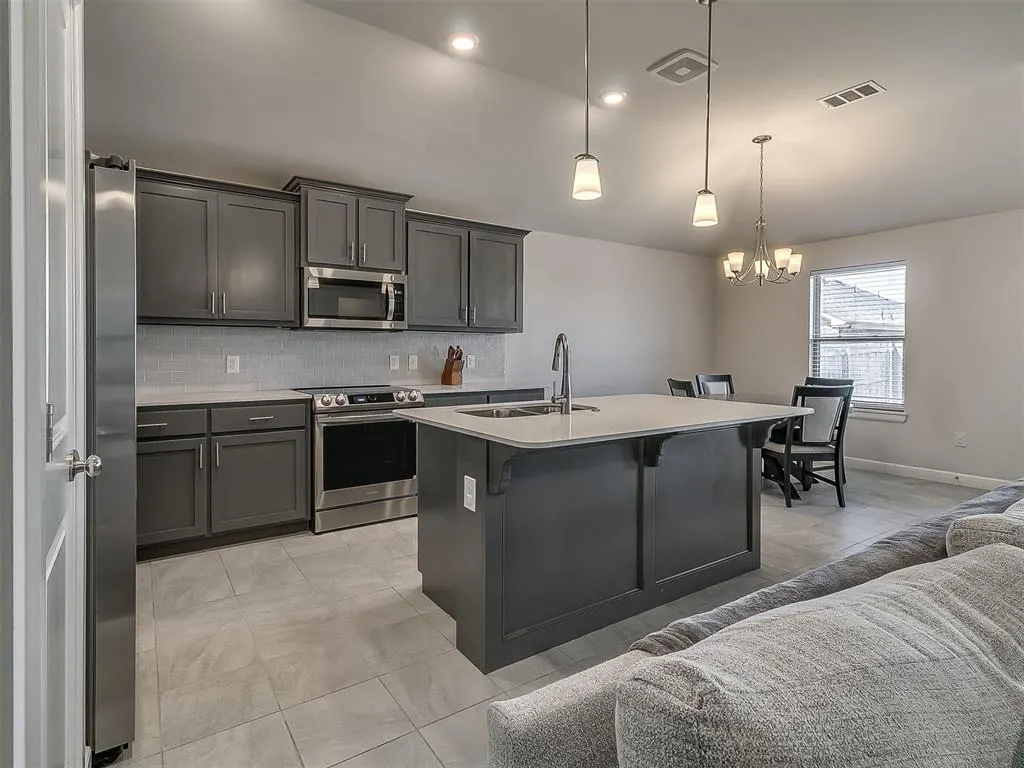 Photo 8 — 469 Nest Circle, Yukon, OK 73099