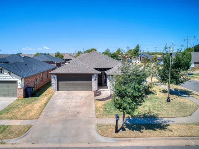 Photo 2 — 469 Nest Circle, Yukon, OK 73099