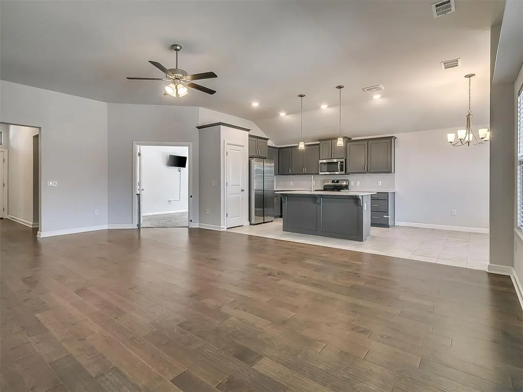 Photo 13 — 469 Nest Circle, Yukon, OK 73099