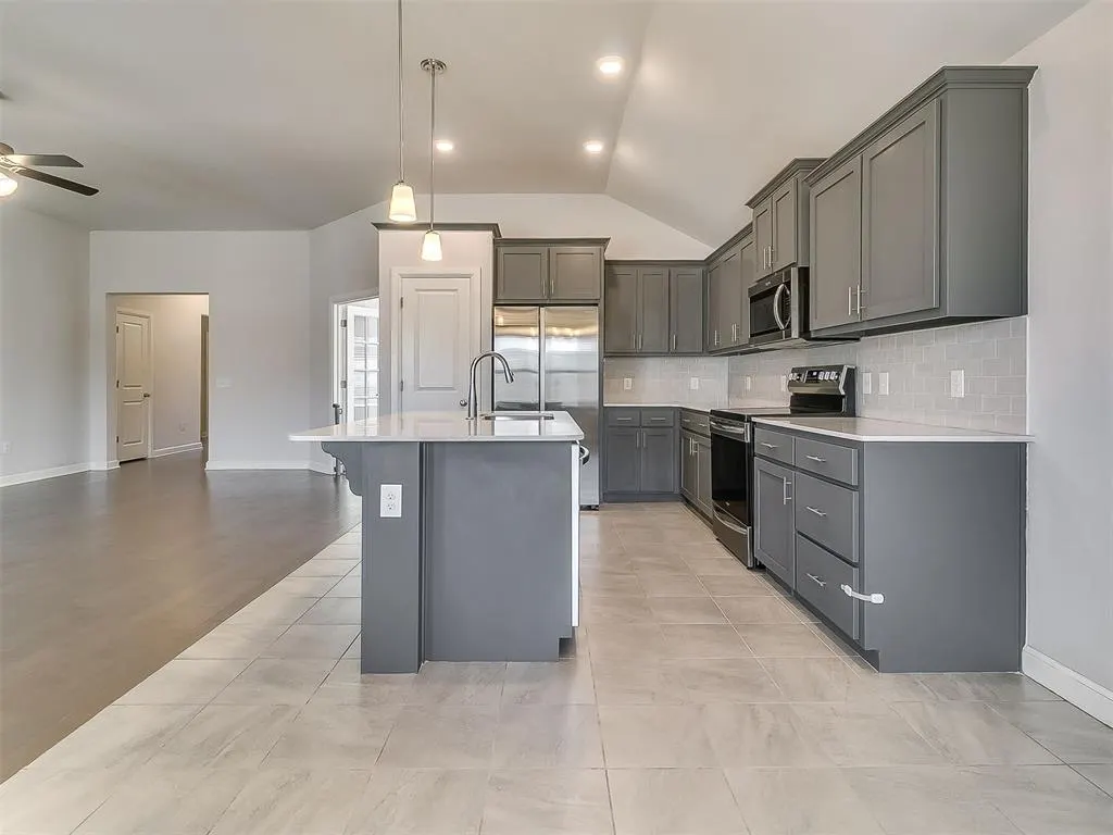 Photo 18 — 469 Nest Circle, Yukon, OK 73099
