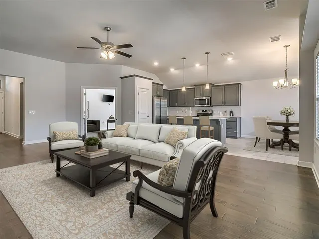 Photo 5 — 469 Nest Circle, Yukon, OK 73099
