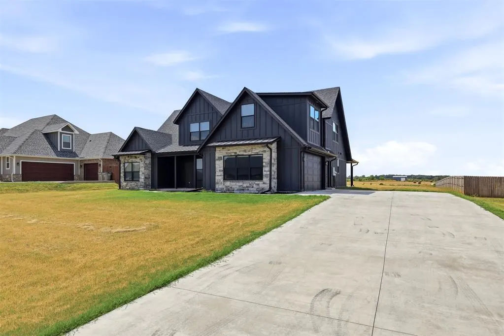 Photo 2 — 11588 Carefree Ln Lane, Shawnee, OK 74804