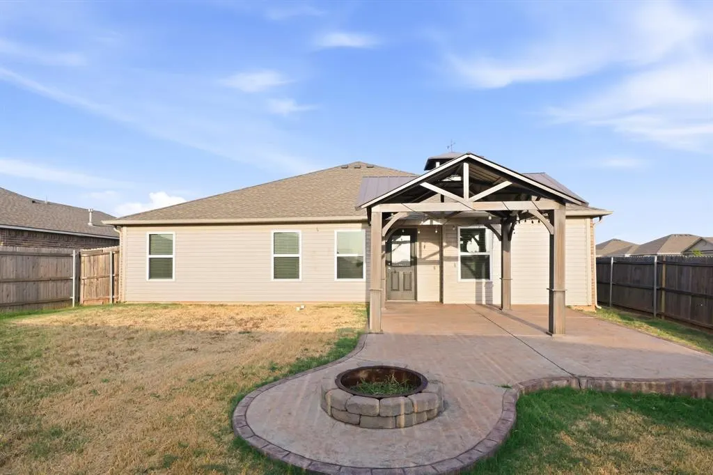 Photo 2 — 1016 N Scouts Court Way, Mustang, OK 73064