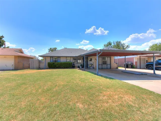 Photo 2 — 828 N Markwell Avenue, Oklahoma City, OK 73160