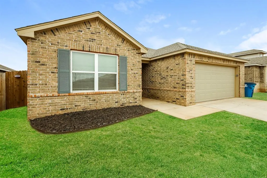 Photo 2 — 518 Crystal Lane, Tuttle, OK 73089