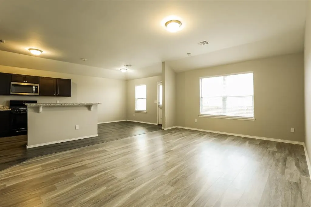 Photo 3 — 518 Crystal Lane, Tuttle, OK 73089